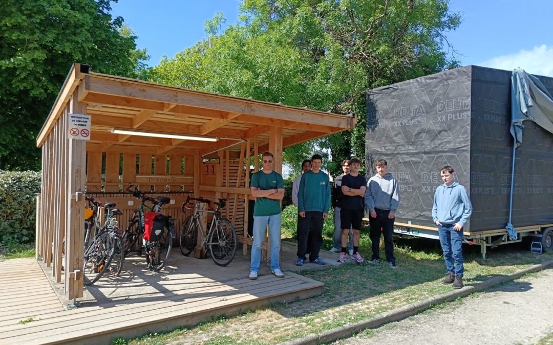 Un abri à vélos autonome au lycée!